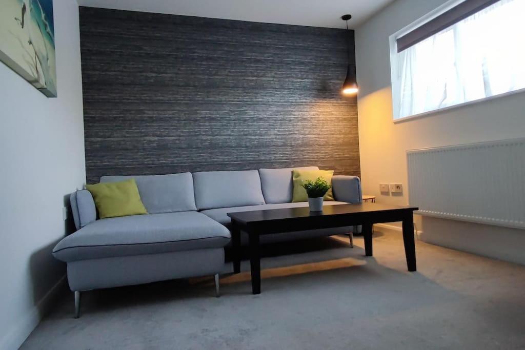 Comfortable 1 Bed Flat With Air Con Borehamwood Exterior foto