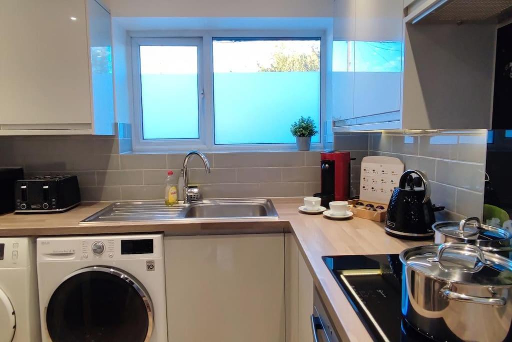 Comfortable 1 Bed Flat With Air Con Borehamwood Exterior foto