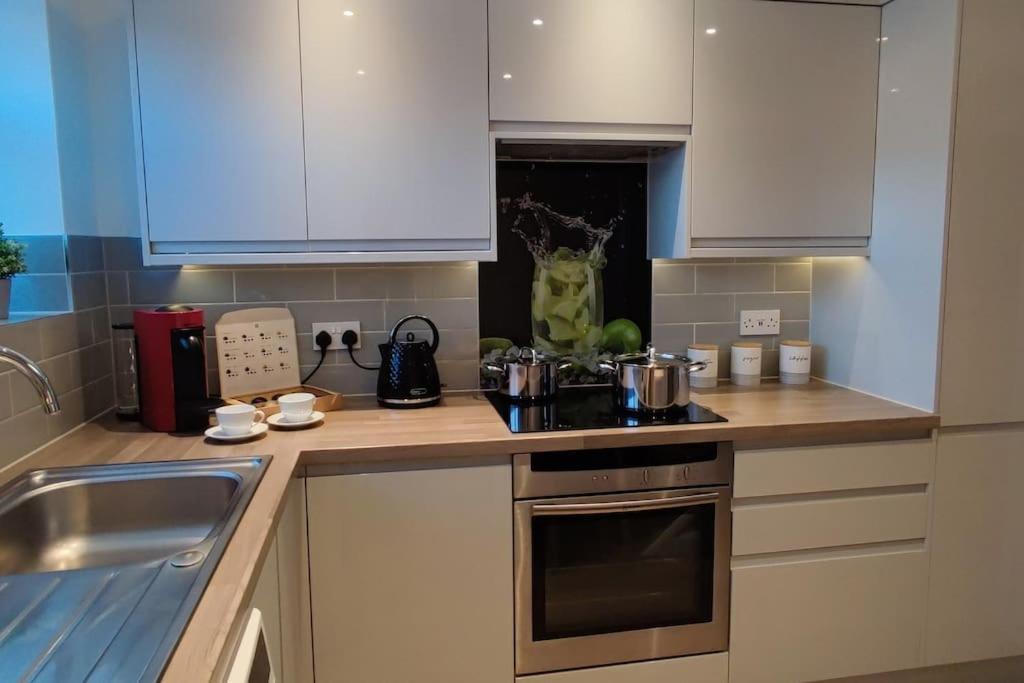 Comfortable 1 Bed Flat With Air Con Borehamwood Exterior foto